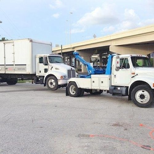 medium-duty-box-truck-towing-San-Diego